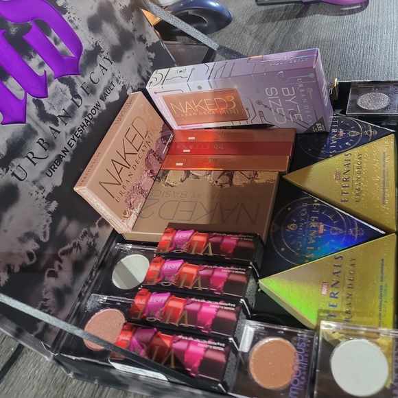 URBAN DECAY MEGA BUNDLE - Picture 3 of 4
